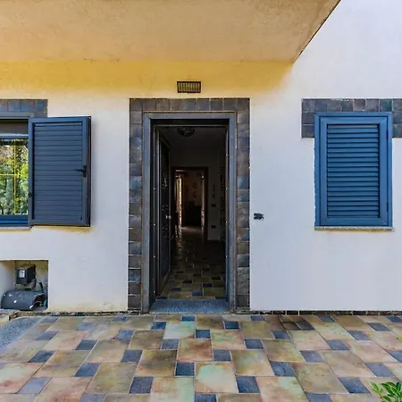 The Antique By Ps Villa Golem (Tirana)